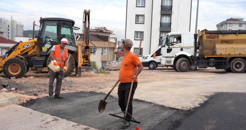 Tuzla Belediyesi, altyapı ve üstyapı çalışmalarına devam ediyor. Belediye ekipleri,