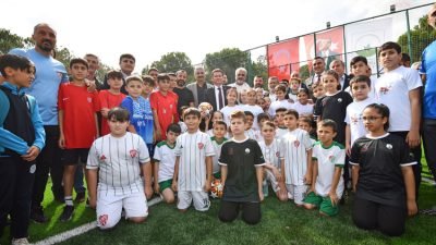 Osmangazi Belediyesi, Emek Adnan Menderes Mahallesi’ne kazandırdığı Emek Spor Tesisi’ni,