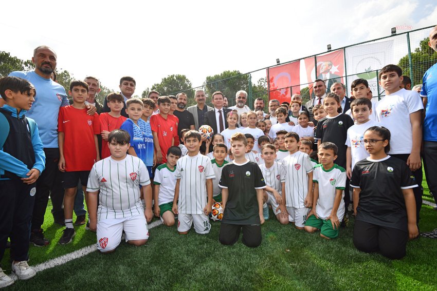 Osmangazi Belediyesi, Emek Adnan Menderes Mahallesi’ne kazandırdığı Emek Spor Tesisi’ni,