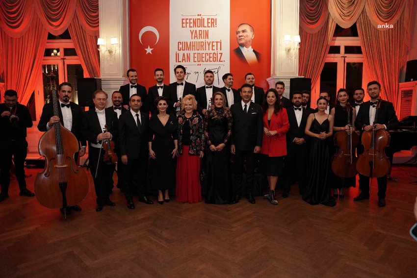 pera-palasta-cumhuriyetin-101-yilina-ozel-cumhuriyet-balosu