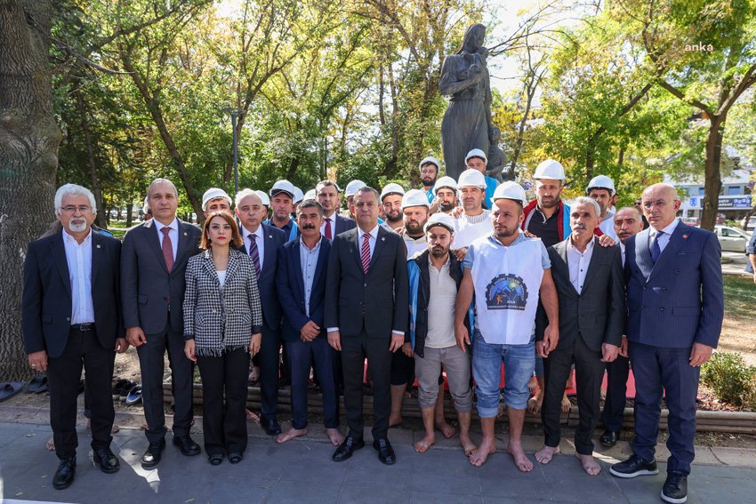 ozgur-ozel-fernas-madencilik-iscilerini-ziyaret-etti-sayin-cumhurbaskanina-cagrida-bulunuyorum-makul-bir-heyeti-bakanla-kabul-ederse-bu-konuya-bir-cozum-gelsin