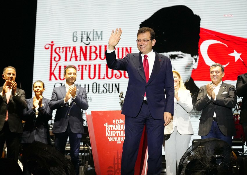 istanbulun-kurtulusunun-101inci-yilinda-besiktasta-melek-mosso-sahne-aldi