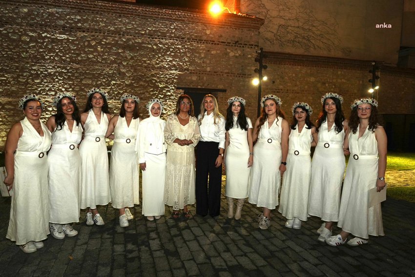 dilek-kaya-imamoglu-turkiye-cumhuriyetinin-bugun-kiz-cocuklarini-kadinlari-koruyamayacak-duruma-gelmesini-asla-kabul-etmiyoruz