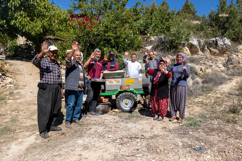 mersin-buyuksehirden-silifkenin-kavak-mahallesine-uzum-sikma-makinesi-destegi