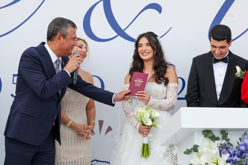 ozgur-ozel-avcilar-belediye-baskani-caykaranin-dugunune-katildi