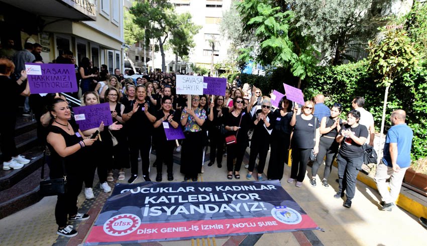 bornovali-kadinlardan-gar-katliaminin-yil-donumunde-eylem-yasamak-istiyoruz-siddeti-kabul-etmiyoruz