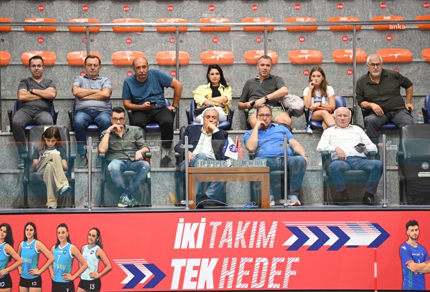 bozuyuk-belediye-baskani-bakkalcioglu-belediye-kadin-voleybol-takimini-ilk-macinda-yalniz-birakmadi