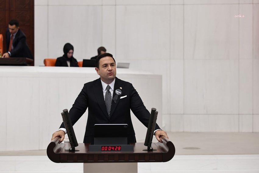umut-akdogan-madem-sokaktaki-bu-cinnet-halinin-onune-gecemeyecegiz-biz-600-milletvekili-burada-ne-is-yapiyoruz-ne-ise-yarariz