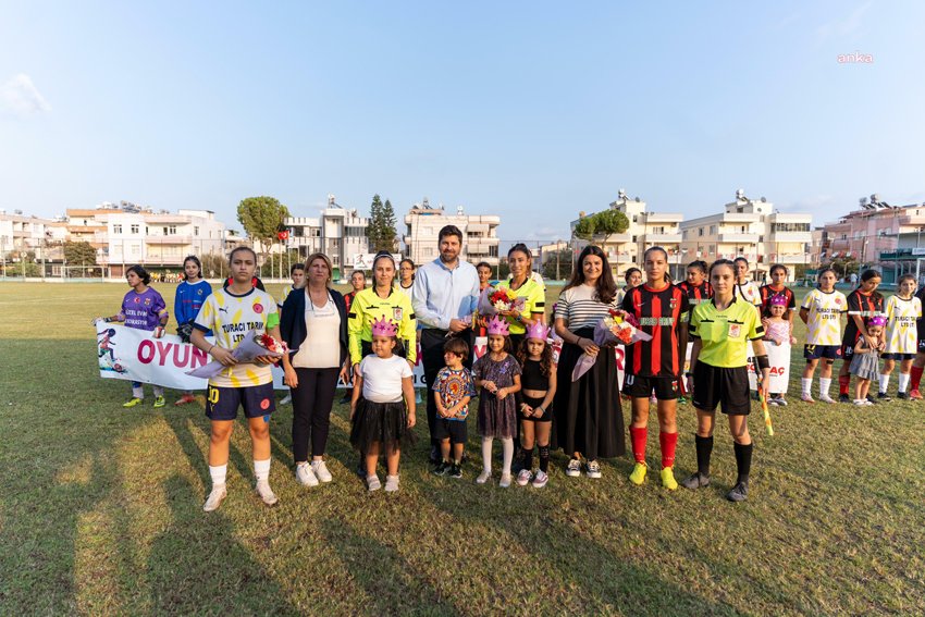 dunya-kiz-cocuklari-gununde-tarsusta-anlamli-futbol-maci