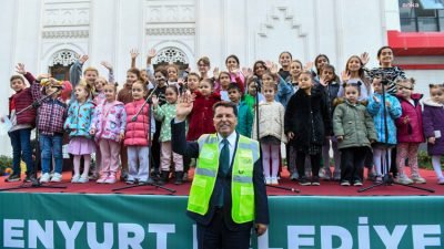Esenyurt Belediyesi ve Esenyurt Kaymakamlığı tarafından düzenlenen “Bütünleşik Kent Temizliği”