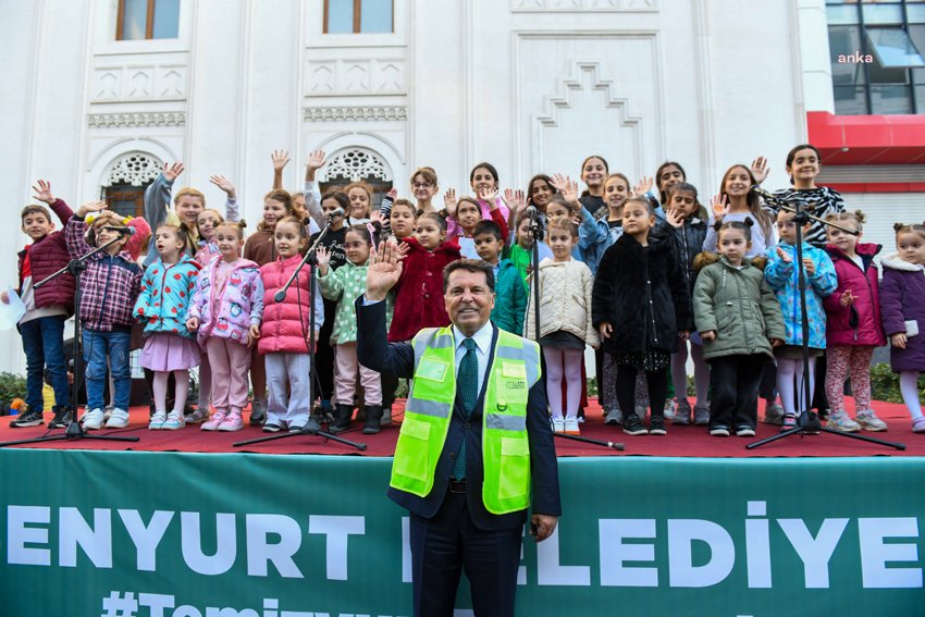 Esenyurt Belediyesi ve Esenyurt Kaymakamlığı tarafından düzenlenen “Bütünleşik Kent Temizliği”