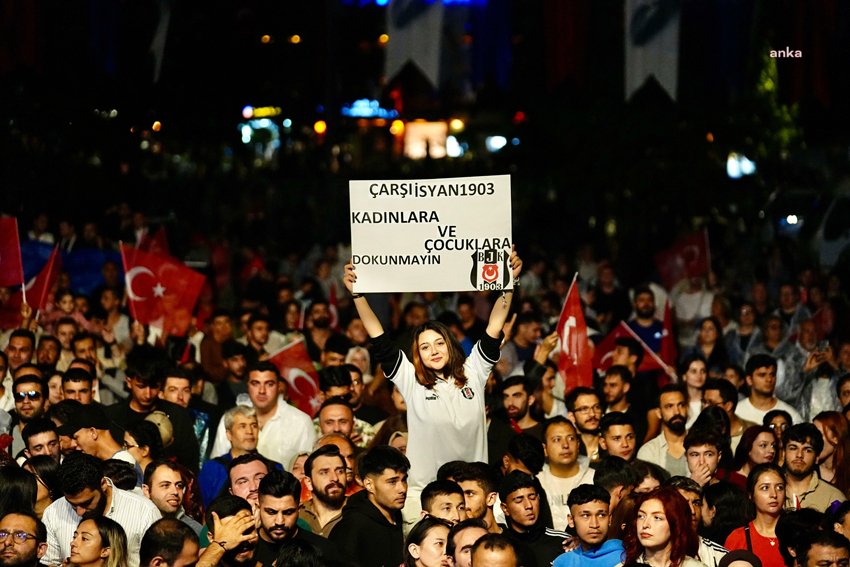 istanbulun-kurtulusunun-101inci-yilinda-besiktasta-melek-mosso-sahne-aldi