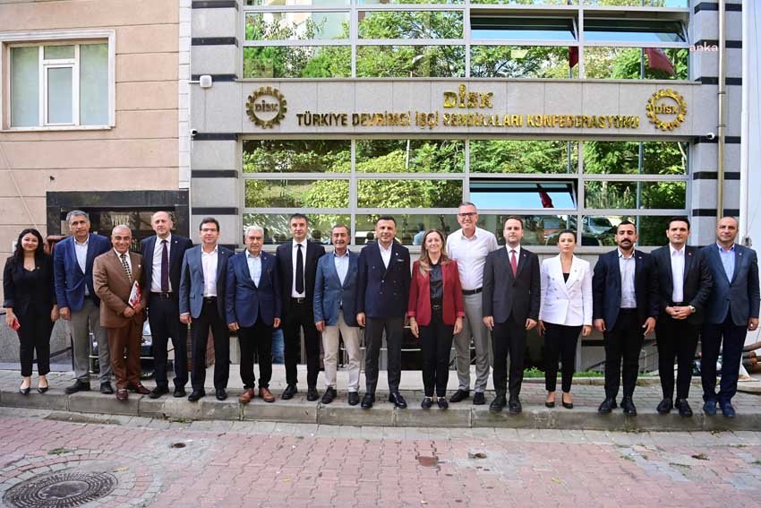ozgur-celikten-partilere-ve-sendikalara-imamoglu-ziyareti-siyasi-iktidar-yargiyi-siyasallastirarak-siyaset-surecini-dizayn-etmek-istiyor