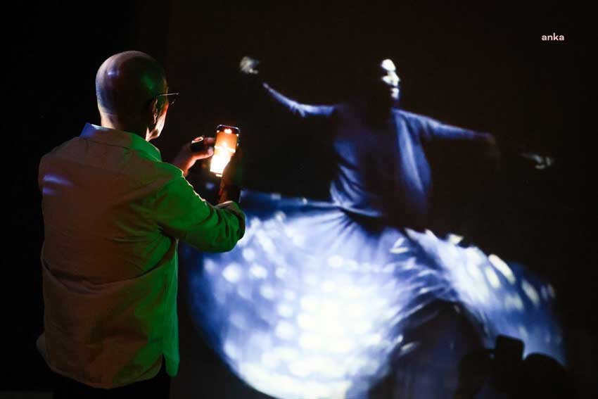 altin-portakal-jurisi-mercan-dedenin-sergisini-gezdi