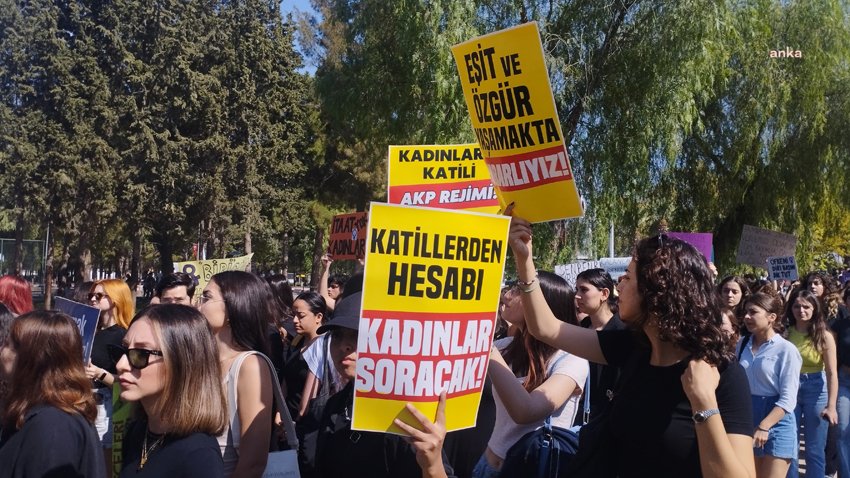 ege-universitesinde-aysenur-ve-ikbal-eylemi-adalet-sisteminiz-kimin-icin-calisiyor-katlediliyoruz