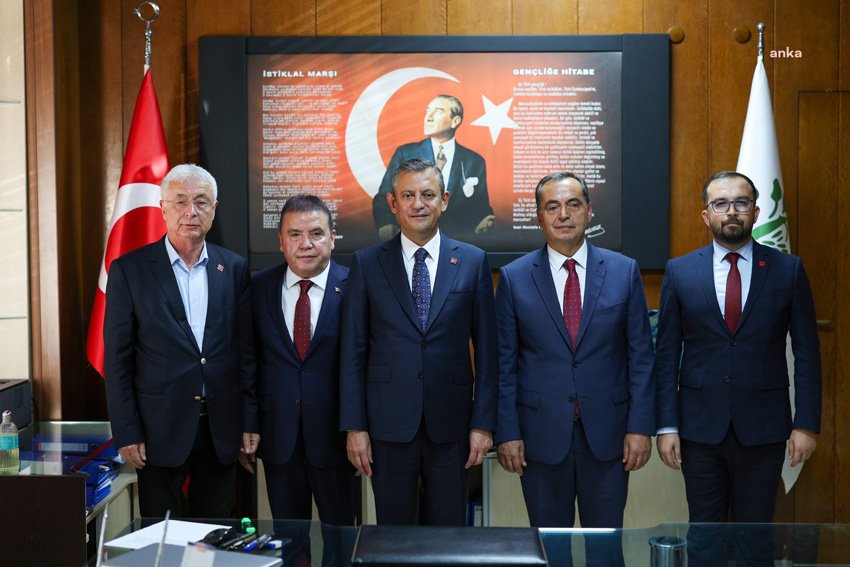 ozgur-ozel-gazipasada-partisinin-ilce-baskanligi-ve-gazipasa-belediyesini-ziyaret-etti