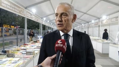 Küçükçekmece’de ikinci kez düzenlenen Kitap Günleri, Sefaköy Atatürk Parkı’nda okurlarla