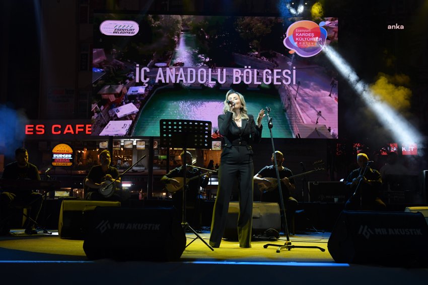 ercan-papur-ve-aynur-ozdemir-ic-anadoluyu-esenyurta-getirdi