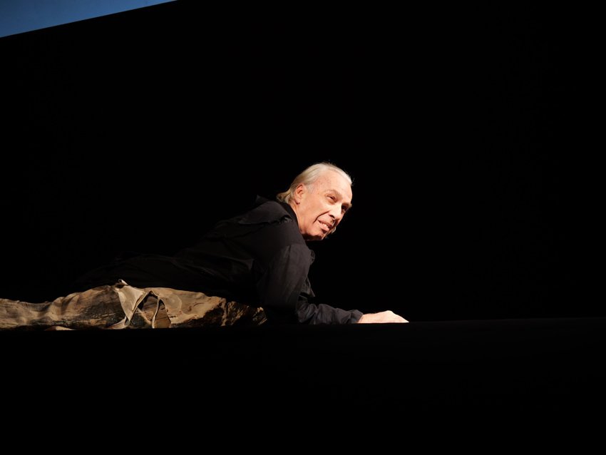 1-uluslararasi-kentfest-tiyatro-festivalinde-theodoros-terzopoulosun-alarme-performansi