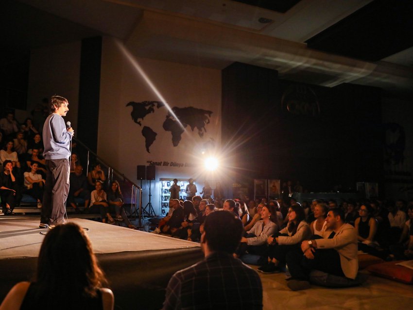 deniz-goktas-1-uluslararasi-kentfest-tiyatro-festivalinde-goz-doldurdu