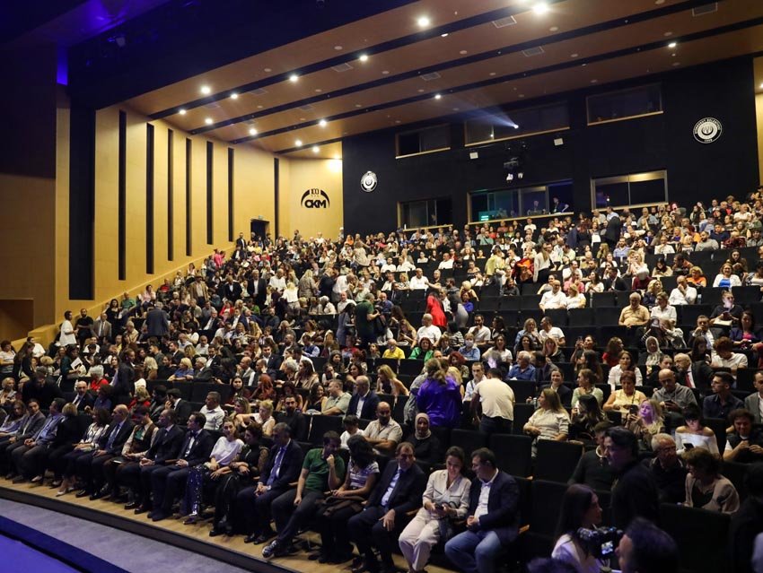 1-uluslararasi-kent-tiyatro-festivali-kentfest-etimesgut-basladi