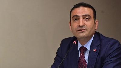 Beyoğlu'nda bir kadını duvara sıkıştırarak taciz eden ve yere yatırarak