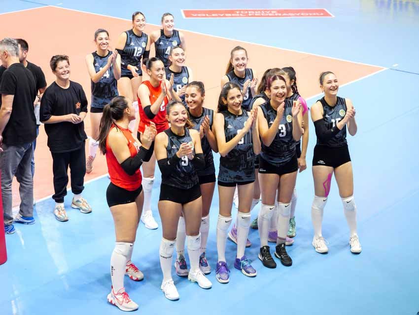 etimesgut-belediyesi-voleybol-takimindan-3-0lik-galibiyet
