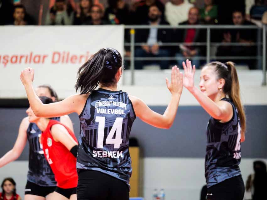etimesgut-belediyesi-voleybol-takimindan-3-0lik-galibiyet