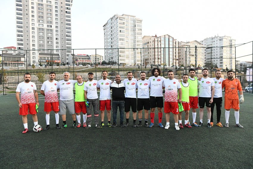 Mamak Belediyesi Gençlik ve Spor Müdürlüğü futbol turnuvası düzenliyor. Mamak