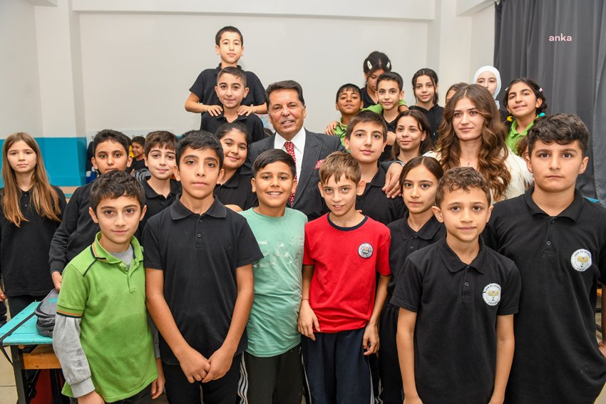 esenyurt-belediyesinden-egitime-destek-30-bin-250-ogrenciye-kirtasiye-seti-dagitildi