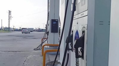 Osmaniye'de motorine ve benzine gelen zamlara vatandaşlar tepki gösterdi. Akaryakıt