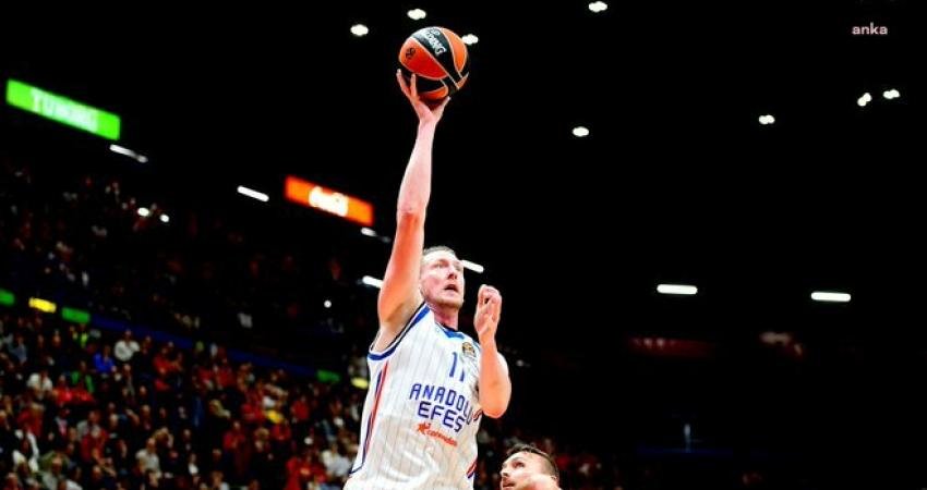 EuroLeague beşinci haftasında Anadolu Efes, Olimpia Milano deplasmanına çıktı. Anadolu