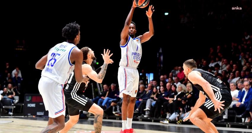 Anadolu Efes, EuroLeague sezonunun ilk maçında Virtus Bologna ile karşılaştı.