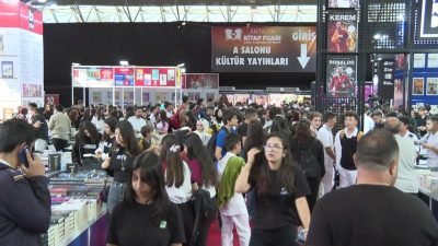 14’üncü Antalya Kitap Fuarı, kapılarını açmasıyla kitapseverlerin akınına uğradı. Fuarda