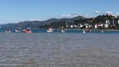 Cumhuriyet’in 101. yıl dönümü, Rize'nin Ardeşen ilçesinde vatandaşların balıkçı takalarıyla
