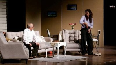 Ayvalık Belediye Tiyatrosu'nun "Hatırla Ey Peri" isimli oyunu, Susurluk Kongre