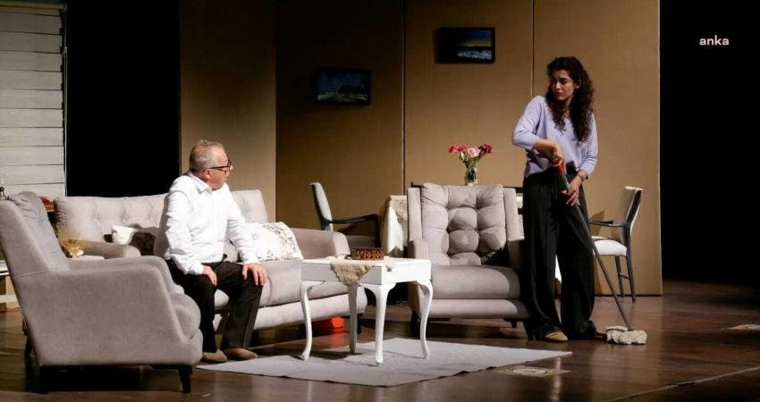 Ayvalık Belediye Tiyatrosu'nun "Hatırla Ey Peri" isimli oyunu, Susurluk Kongre