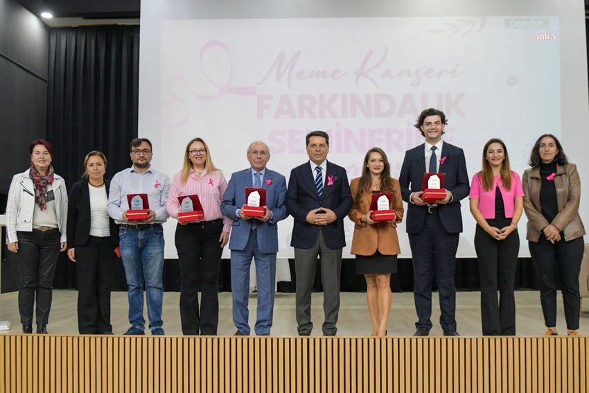 Esenyurt Belediyesi’nin meme kanserine karşı farkındalık oluşturmak amacıyla düzenlediği seminerde,