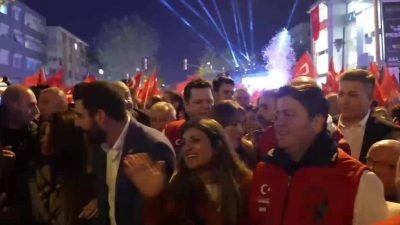 Cumhuriyet'in 101. yılı kutlamaları kapsamında Bağdat Caddesi'nde fener alayı düzenlendi.