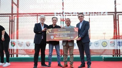 Bayrampaşa Belediyesi, ilçedeki amatör spor kulüplerine toplam 2 milyon 33