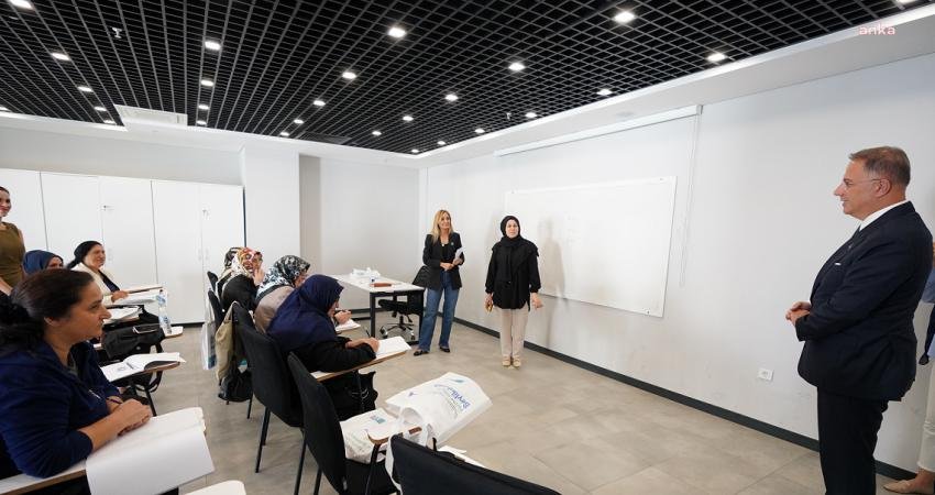 Beylikdüzü Belediyesi’nin ilçedeki okuma yazma oranını yüzde 100’e çıkarmayı hedefleyen