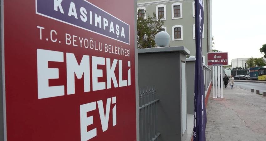İstanbul'da Kasımpaşa Emekli Evi’nde 1 Ekim Dünya Yaşlılar Günü dolayısıyla