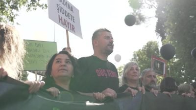 CHP İl Kadın Kolları'nın başlattığı "Kırık Saçlar Özgürlüğe Yürüyor" hareketinin