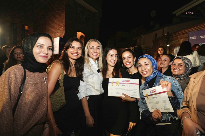 dilek-kaya-imamoglu-turkiye-cumhuriyetinin-bugun-kiz-cocuklarini-kadinlari-koruyamayacak-duruma-gelmesini-asla-kabul-etmiyoruz