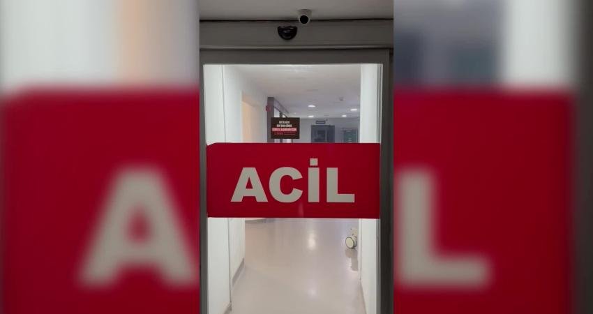 CHP Bağcılar Gençlik Kolları üyeleri, Bağcılar’da yenidoğan çetesiyle ilişkili hastanelerin