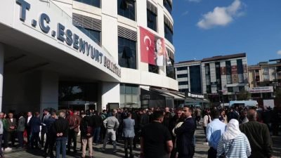  Esenyurt Belediye Başkanı Ahmet Özer'in gözaltına alınmasına tepkiler sürüyor. CHP