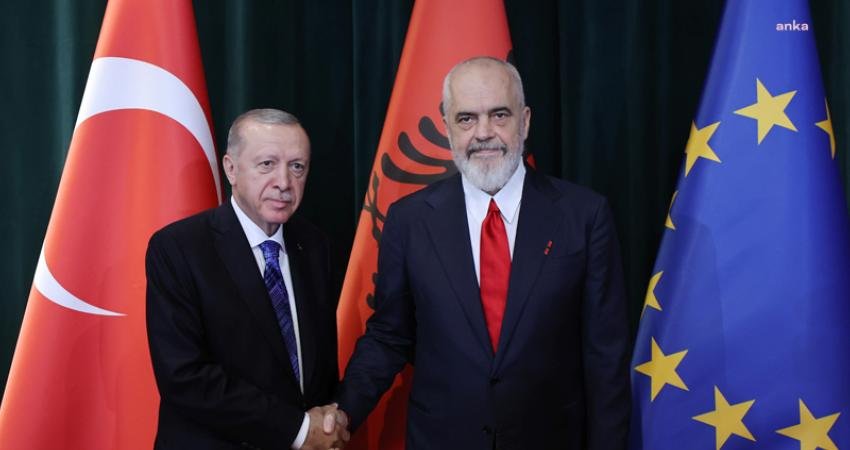 Cumhurbaşkanı Recep Tayyip Erdoğan, Arnavutluk'un başkenti Tiran'da resmi temasları kapsamında