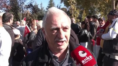 Cumhuriyet'in ilanının 101'inci yıl dönümünde vatandaşlar Anıtkabir’e akın etti. 