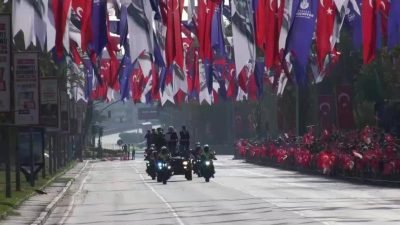 İstanbul’da Cumhuriyet’in 101’inci kuruluş yıl dönümü kutlamaları nedeniyle Vatan Caddesi’nde