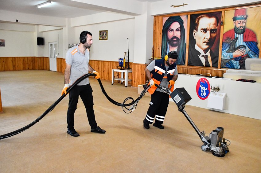 Vatandaşların ibadetlerini sağlıklı ve temiz bir ortamda yapabilmesi için çalışan